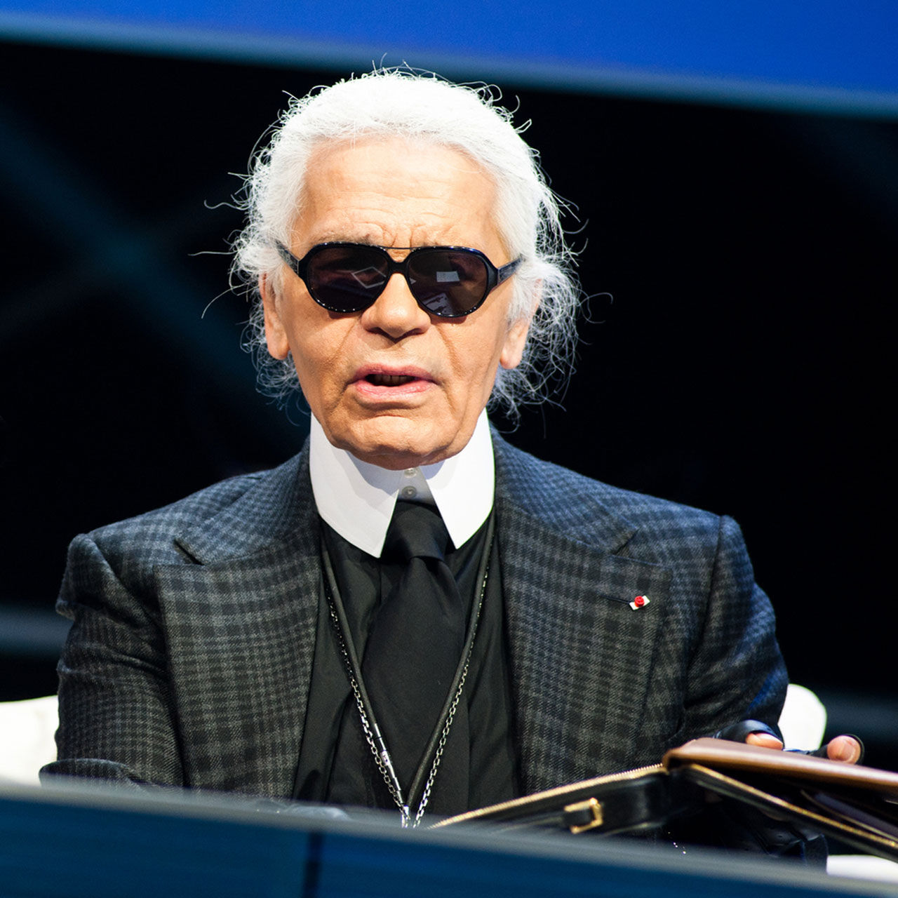 Modedesignern Karl Lagerfeld har gått bort