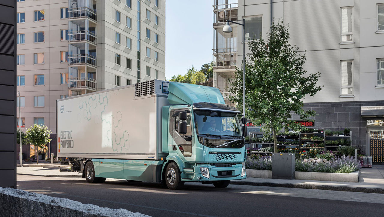 De första eldrivna lastbilarna från Volvo är nu levererade
