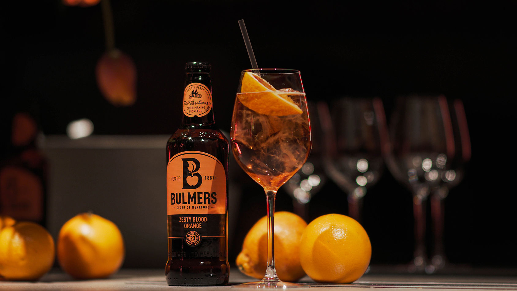 Cider med smak av blodapelsin. Nytt från Bulmers. Tjock / Strupen