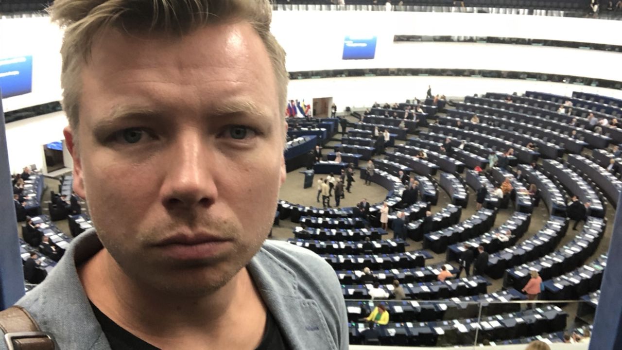 Journalist crowdfundar reportageresa om EU:s copyrightdirektiv