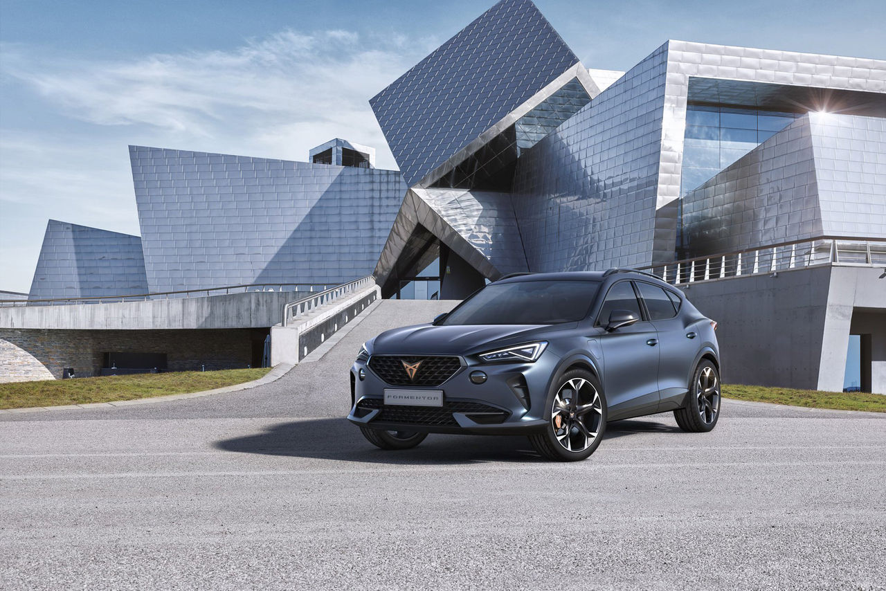 Cupra presenterar sin första egna modell - Formentor