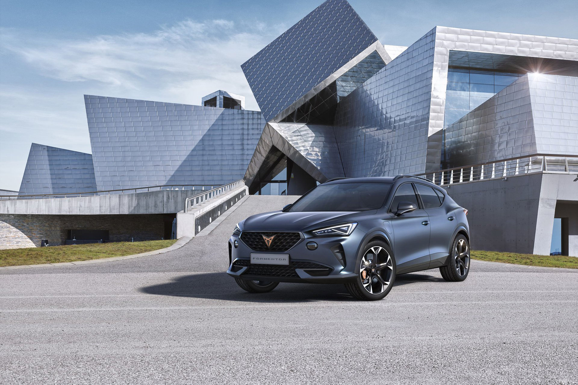 Cupra presenterar sin första egna modell - Formentor