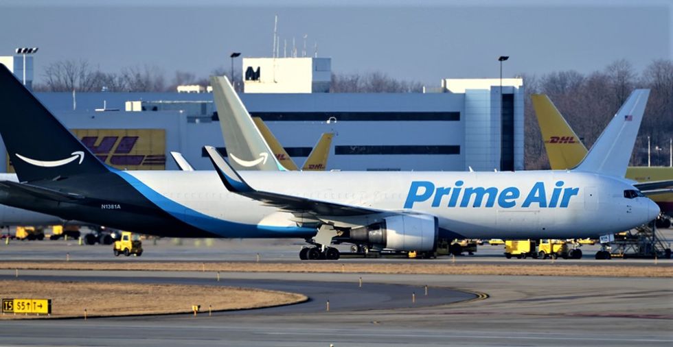 Ett av Amazons flygplan har störtat i USA