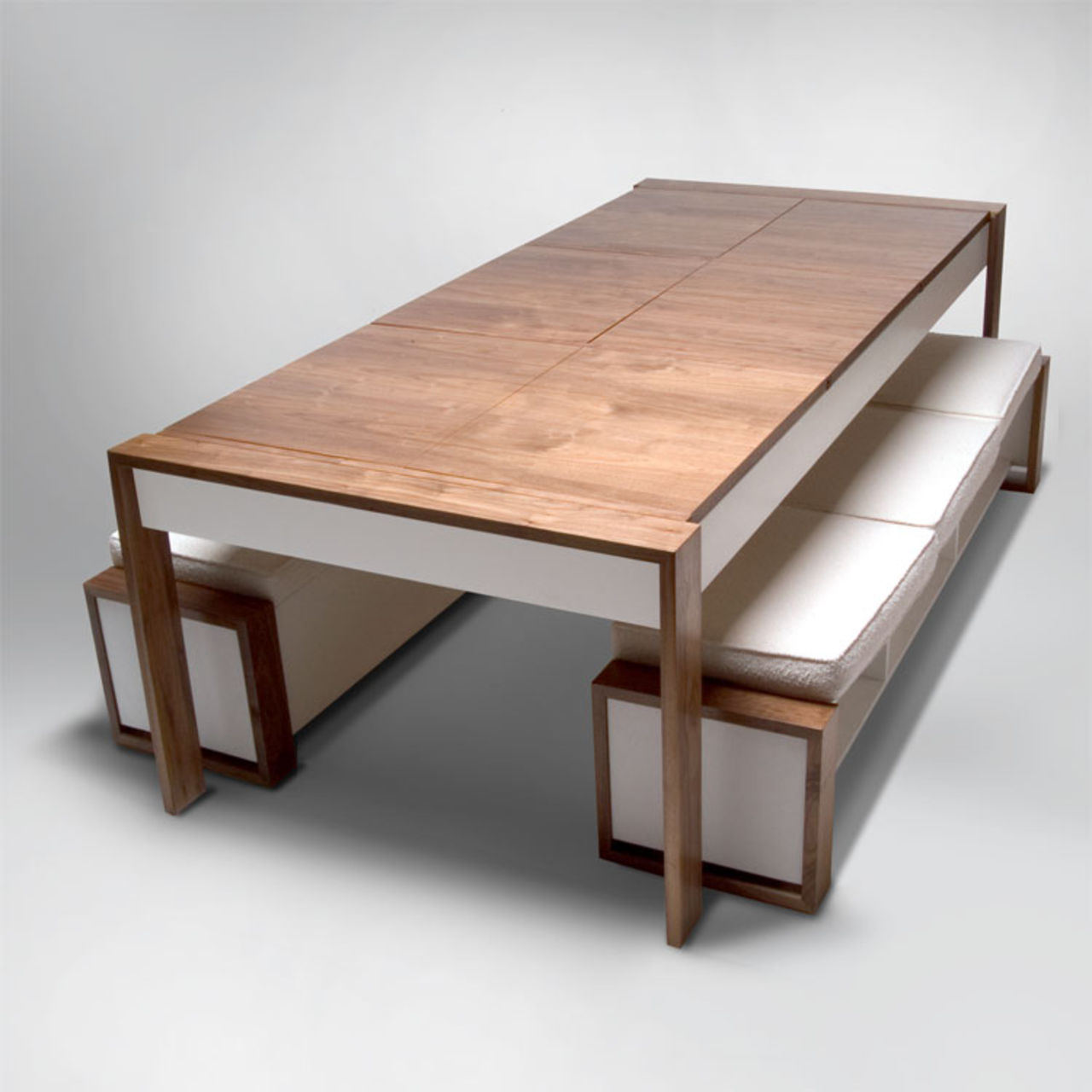 Enkelt bord med smarta detaljer