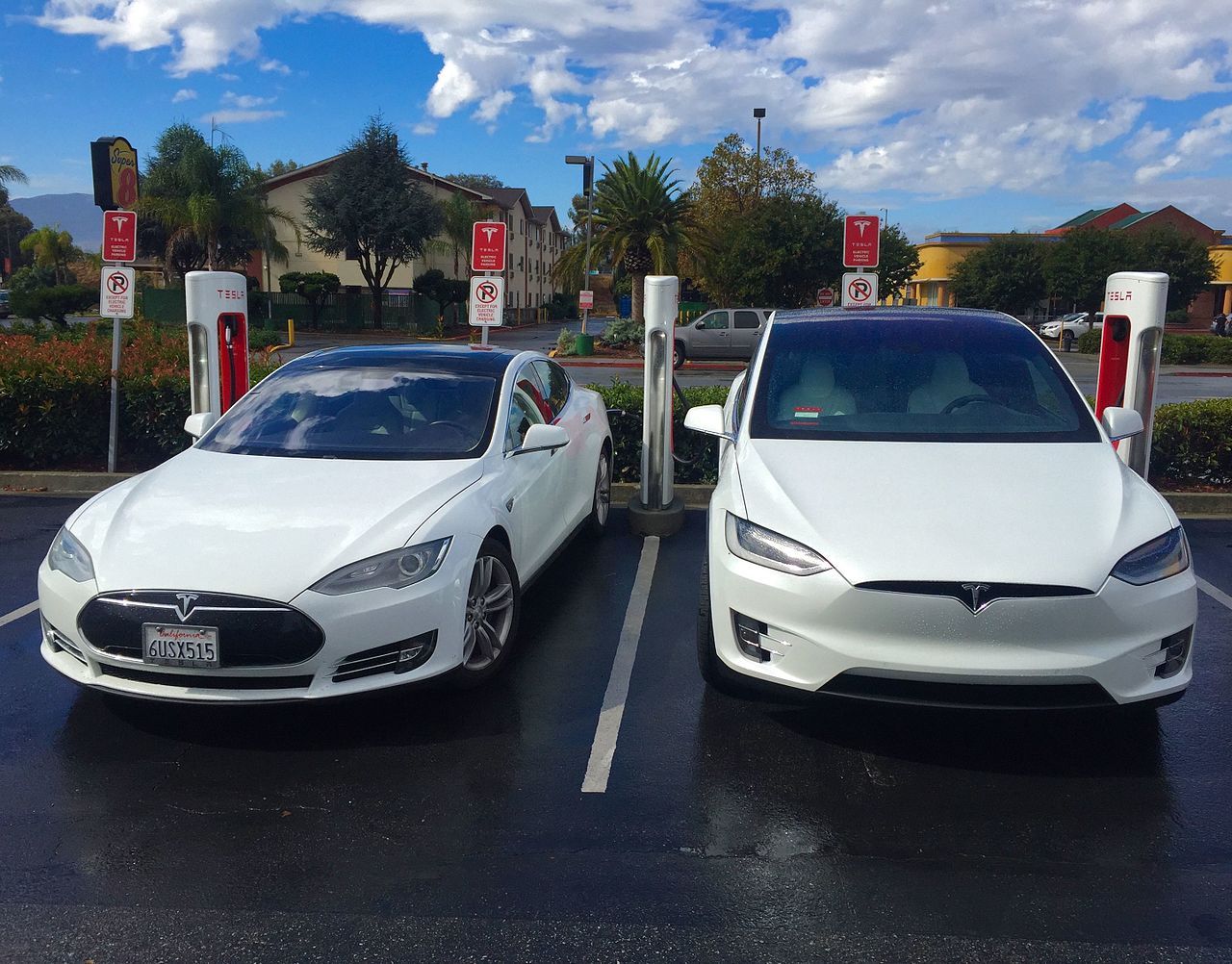 Tesla Model S och Model X blir billigare