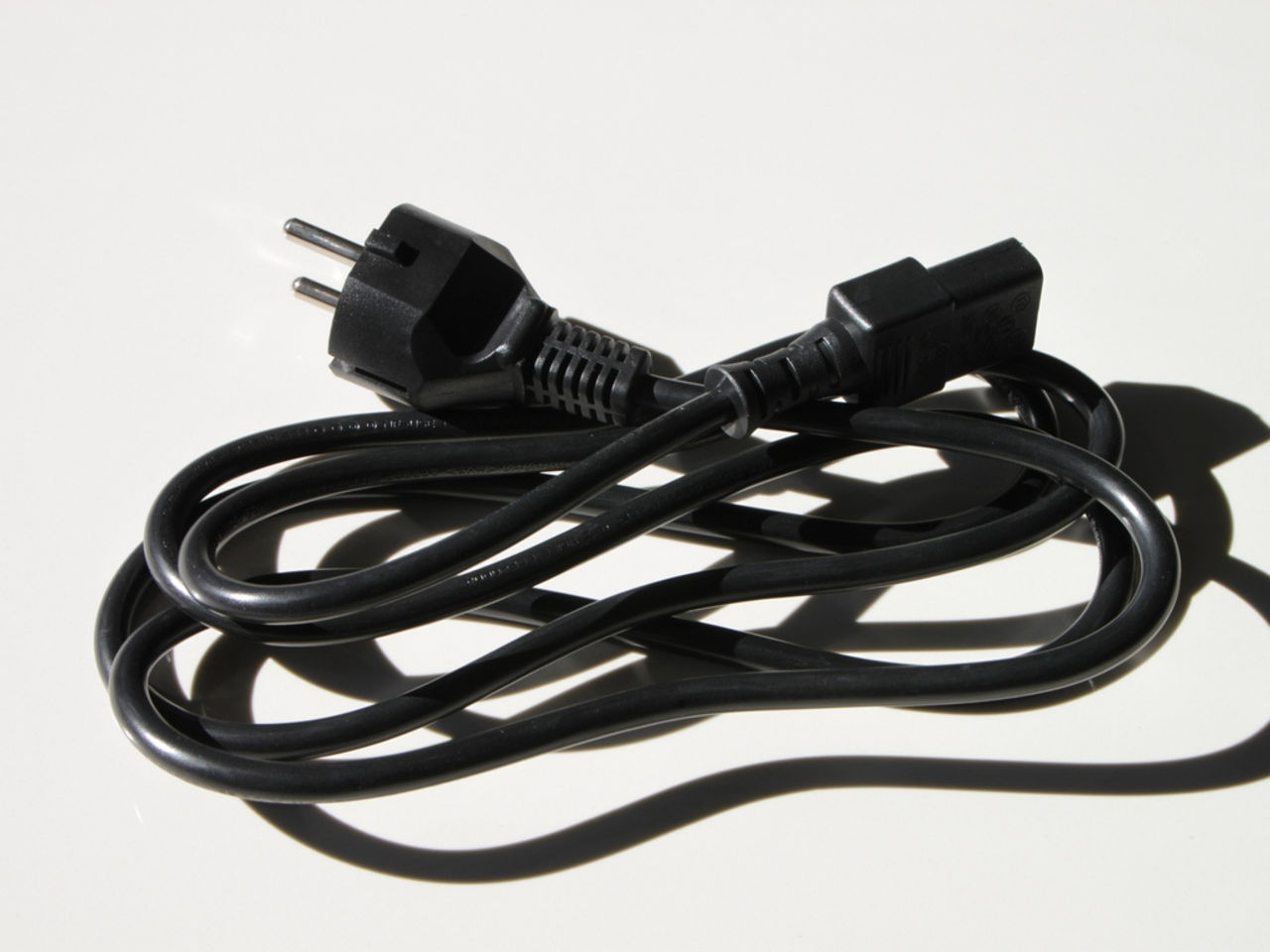 Företag oroade över att Kina spionerar på dem genom elsladdar