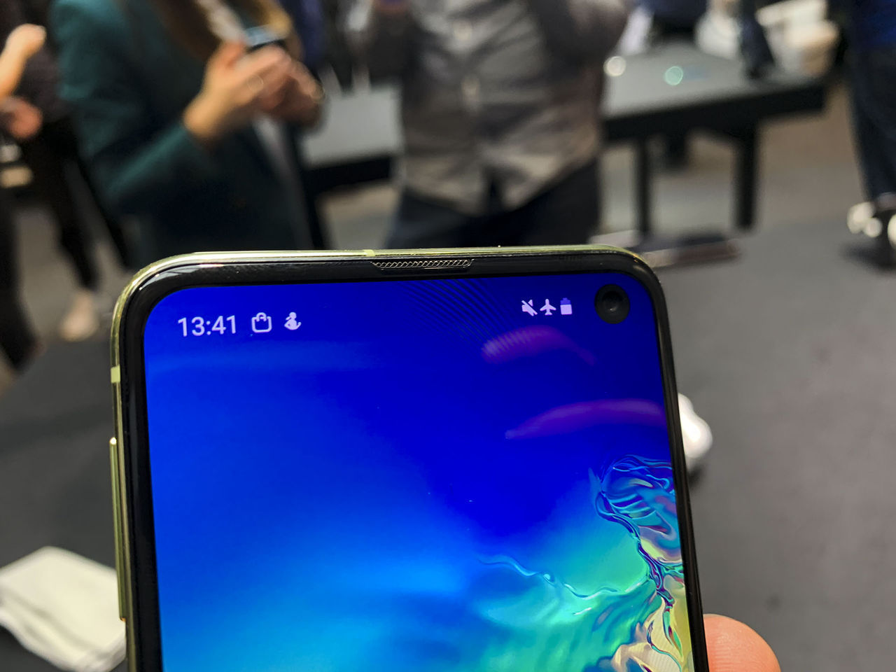 Samsung jobbar på telefoner med heltäckande skärm
