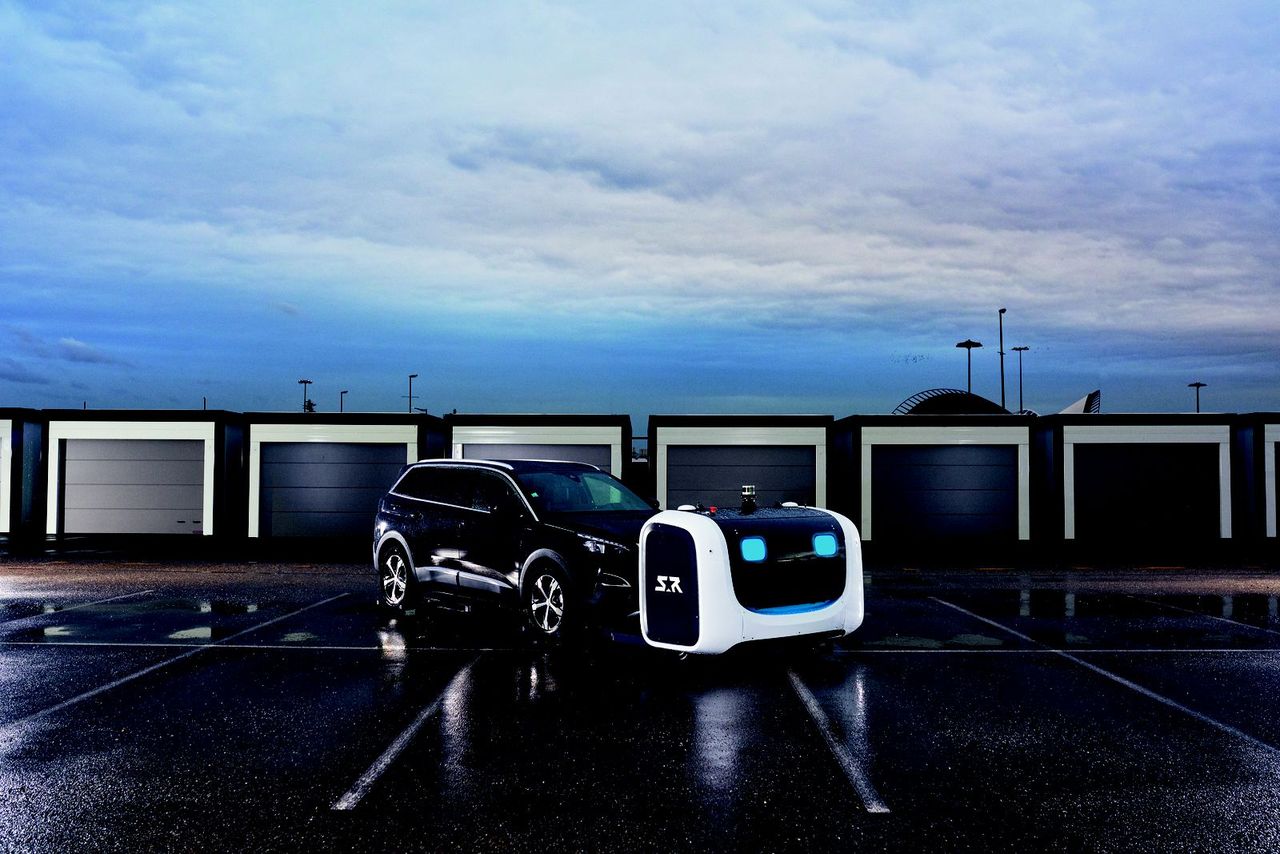 Robotar parkerar bilar på fransk flygplats