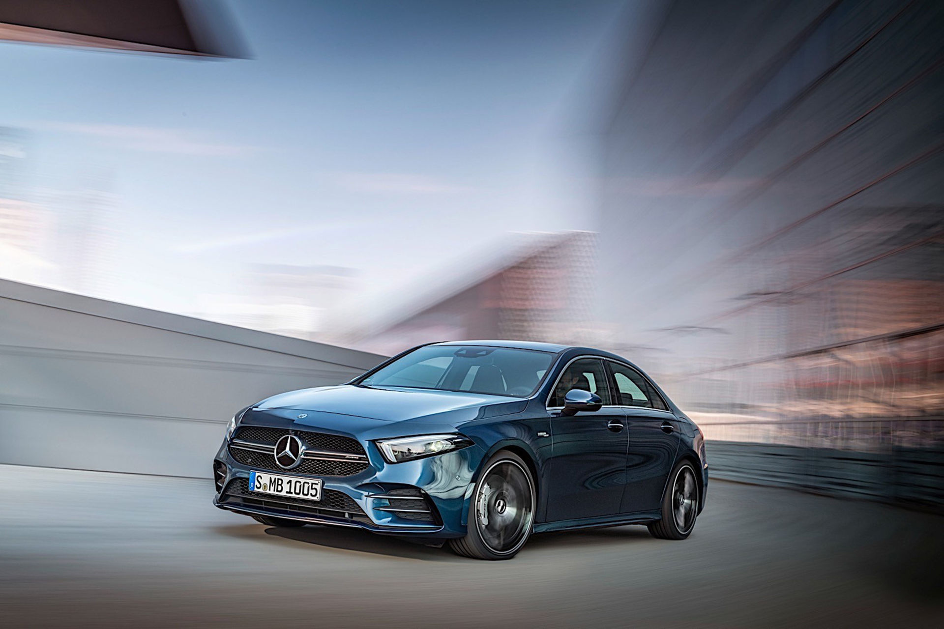 Mercedes-AMG presenterar A35 Sedan