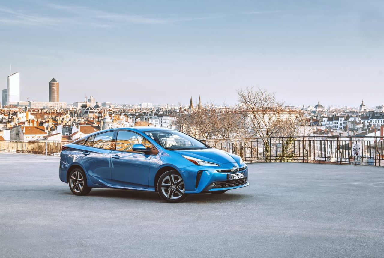 Toyota ger bort 24.000 patent som handlar om elbilar