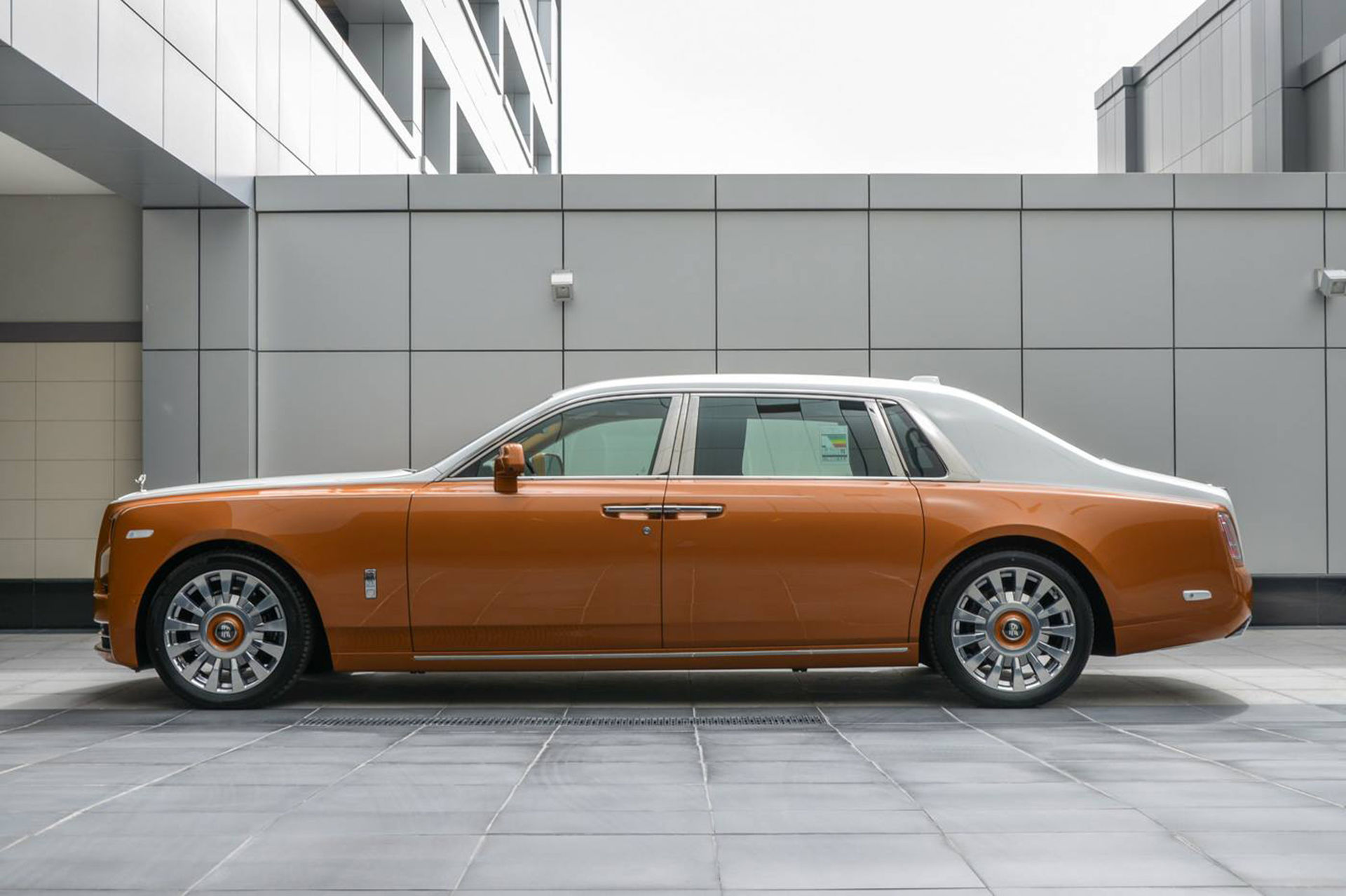 Rolls-Royce Phantom EWB med privat 
