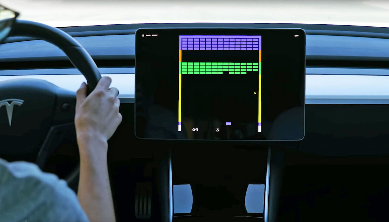 Tesla lägger in två Atari-spel till i sina bilar