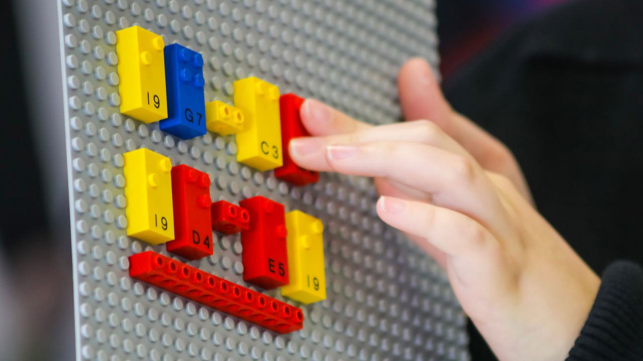LEGO visar upp braille-byggsats