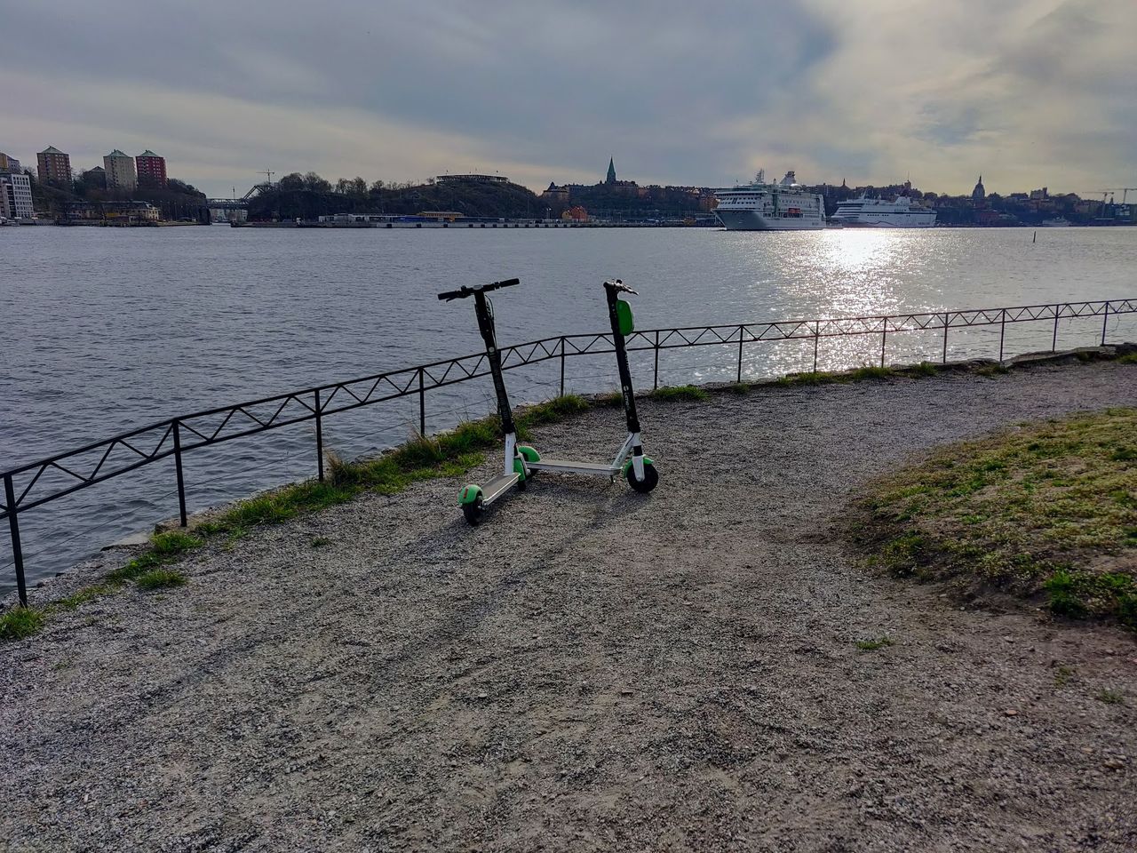 Limes elsparkcyklar började snacka sex med sina kunder