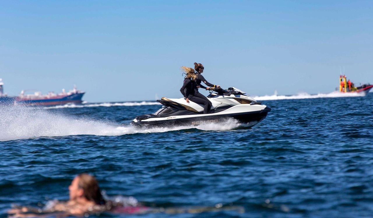 15-årsgräns på vattenskotrar införs i sommar