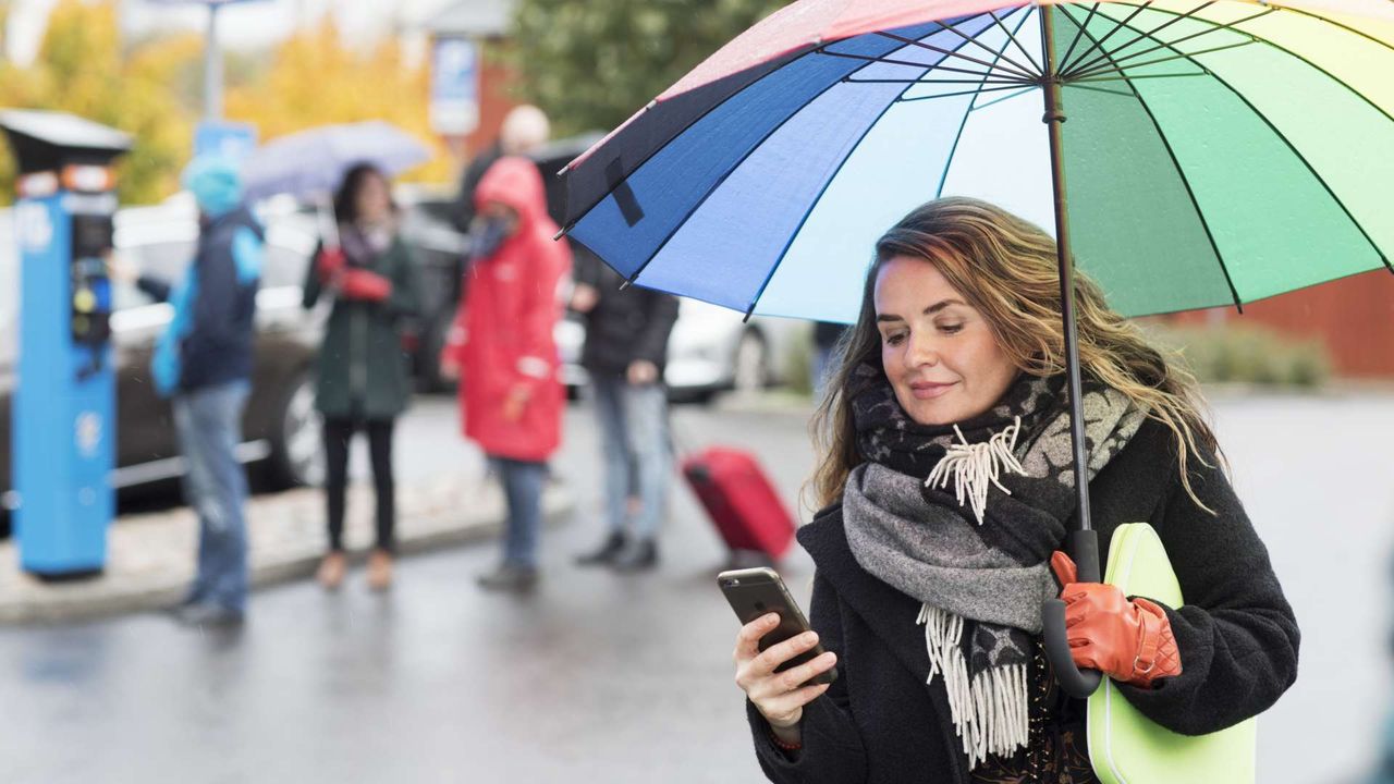 Kollektivtrafik flyttar in i parkeringsapp