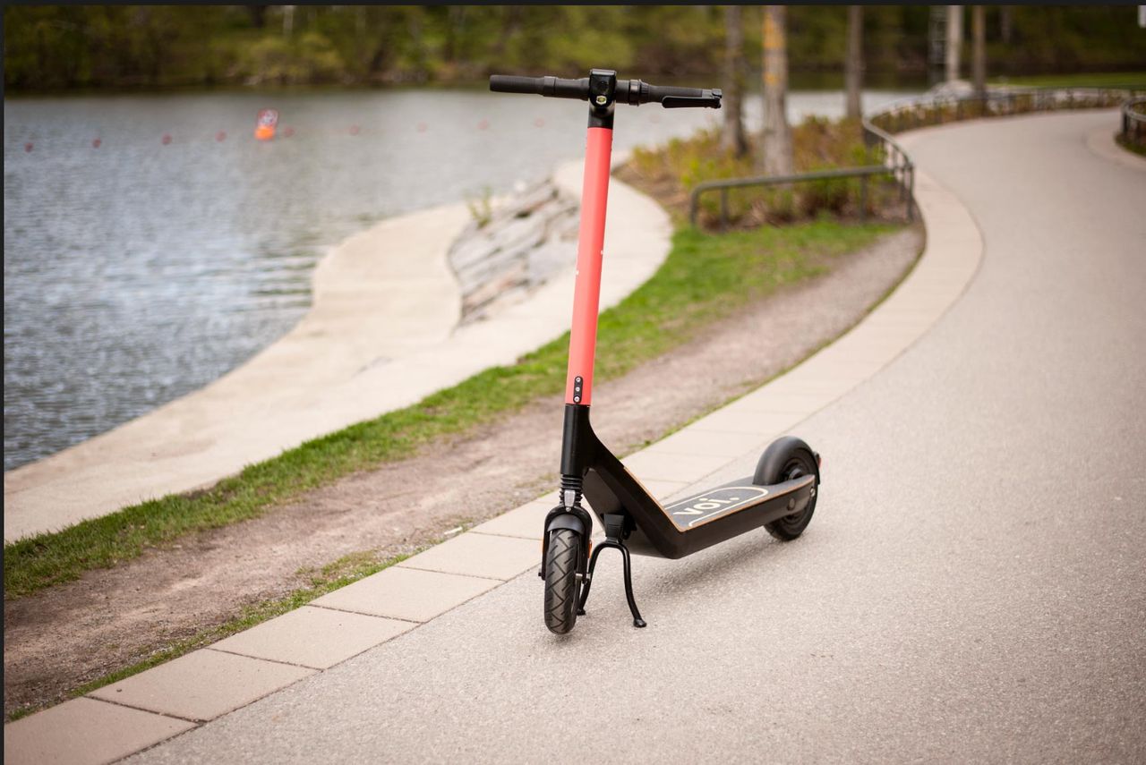 Voi storsatsar med två egna scootermodeller