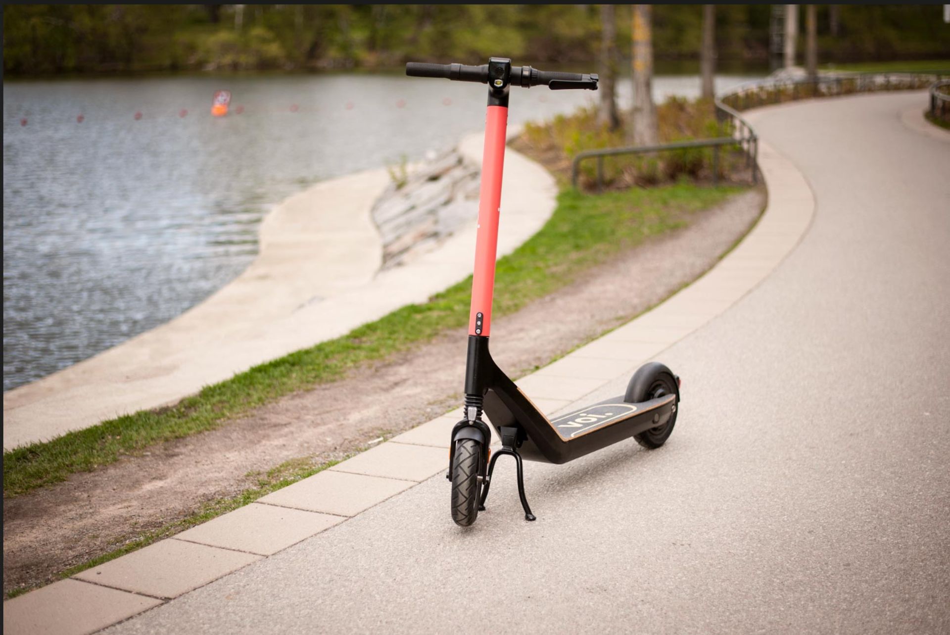 Voi storsatsar med två egna scootermodeller