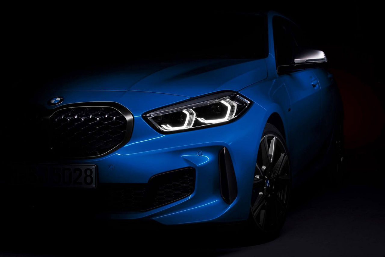 BMW börjar teasa nya 1-Serien