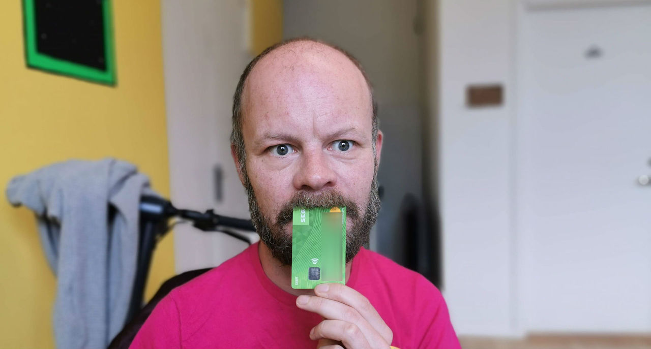 Vi äter upp plast motsvarande ett kreditkort i veckan