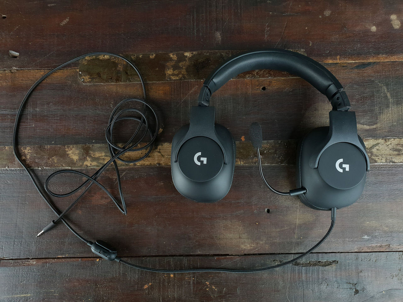 Logitech G teasar nytt headset med Blue
