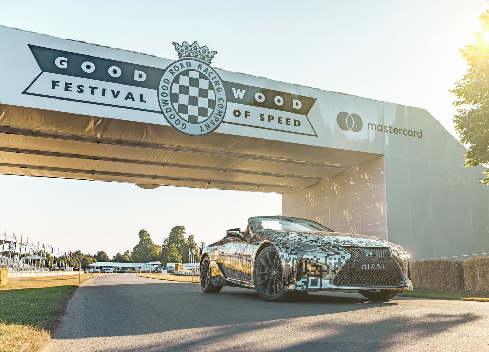 Lexus visar maskerad LC Cabriolet på Goodwood