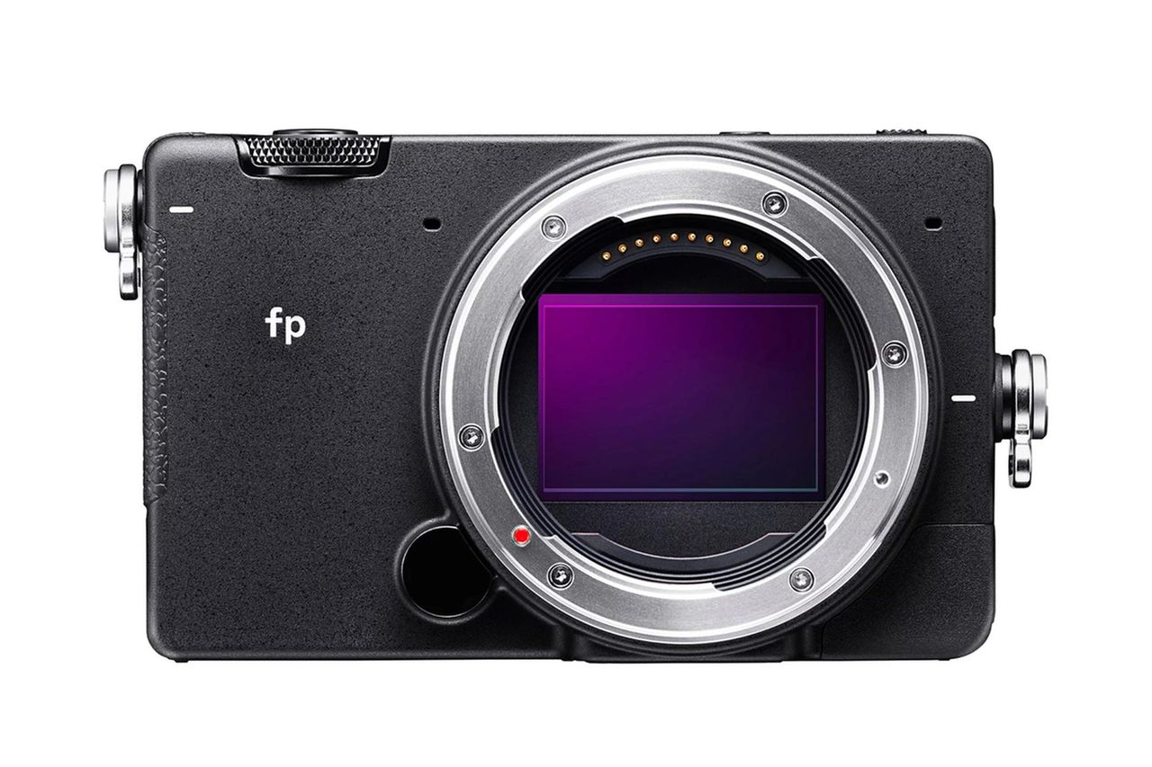 Sigma visar världens minsta fullformatare