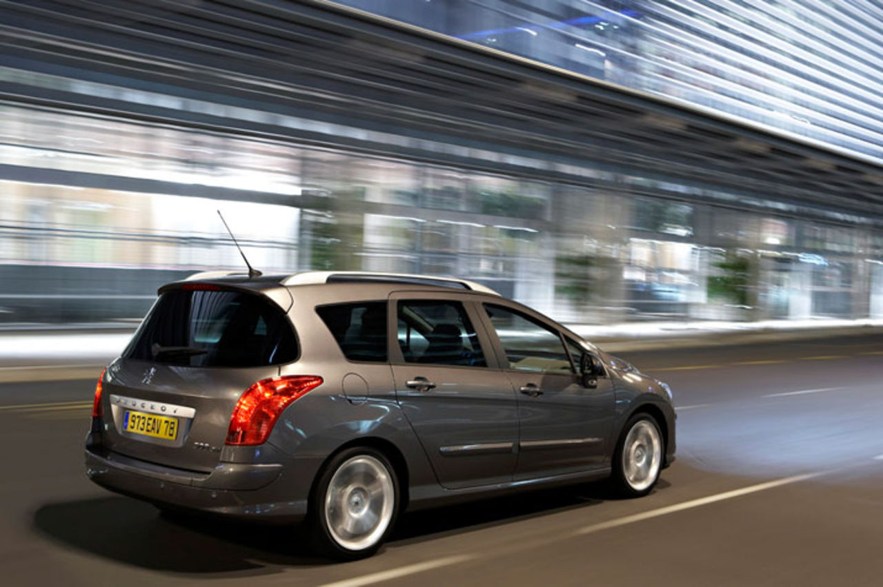Premiär för Peugeot 308 SW
