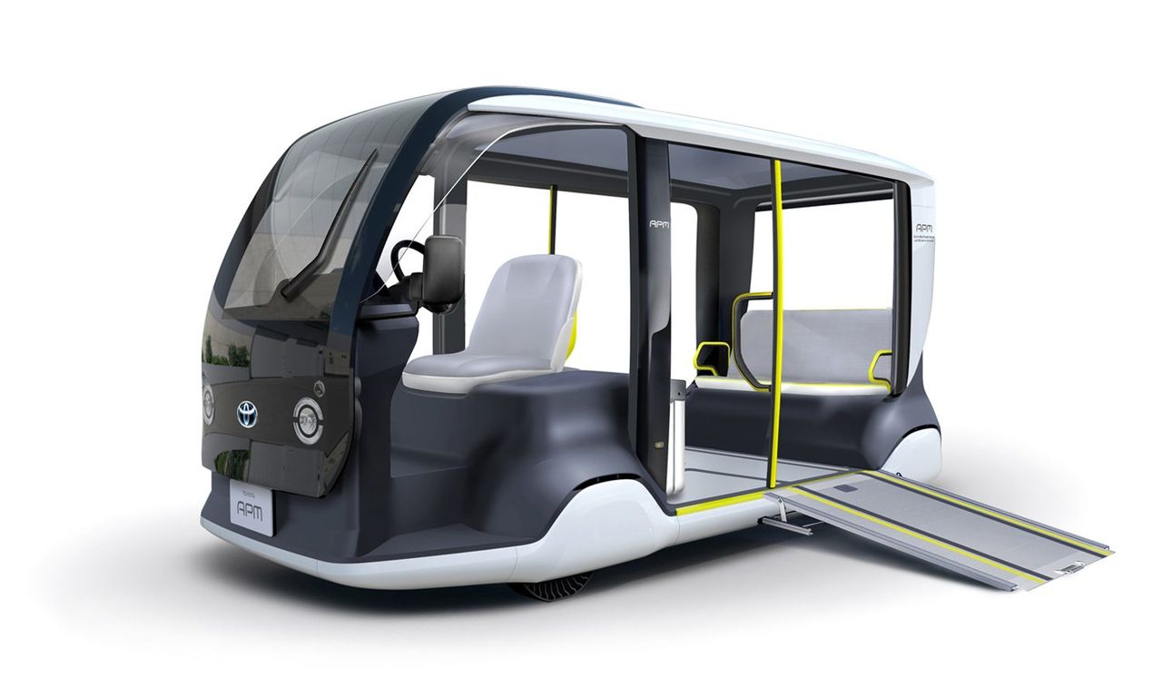Toyota visar upp eldrivna minibussar