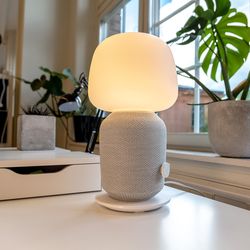 Vi har testat IKEA och Sonos Symfonisk högtalare! Intressant UPPLYST LED vägglampa, blomma lila IKEA