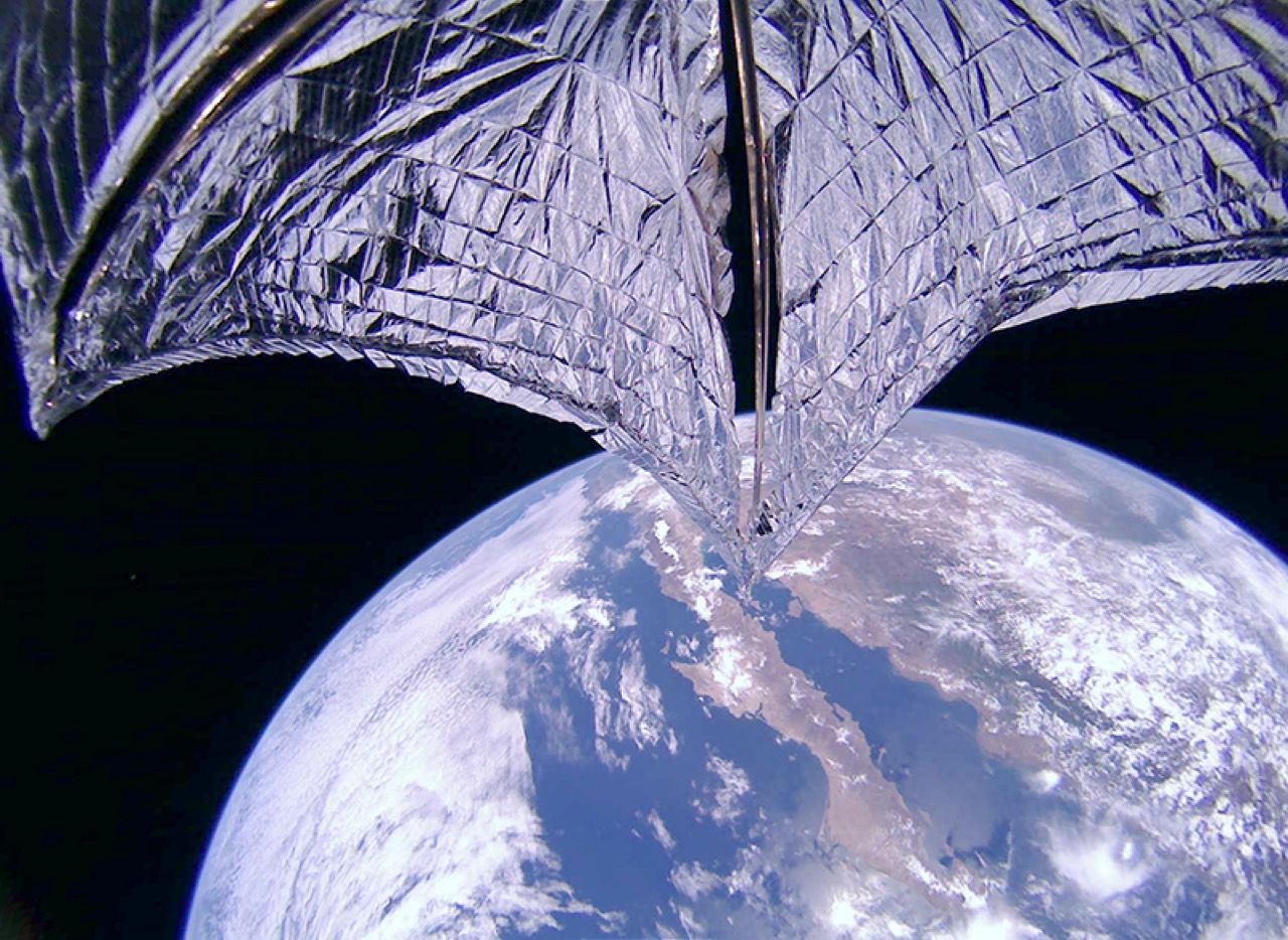 Nu har LightSail 2 hissat sitt segel
