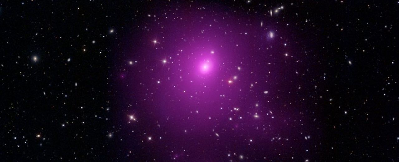 Astronomer hittar enormt supermassivt svart hål