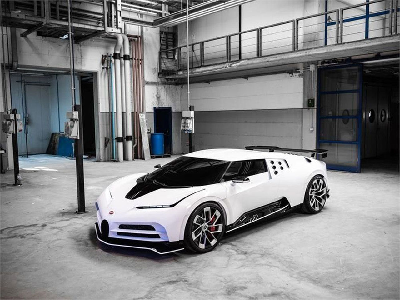 Bugattis hyllning till EB110 SS läcker ut