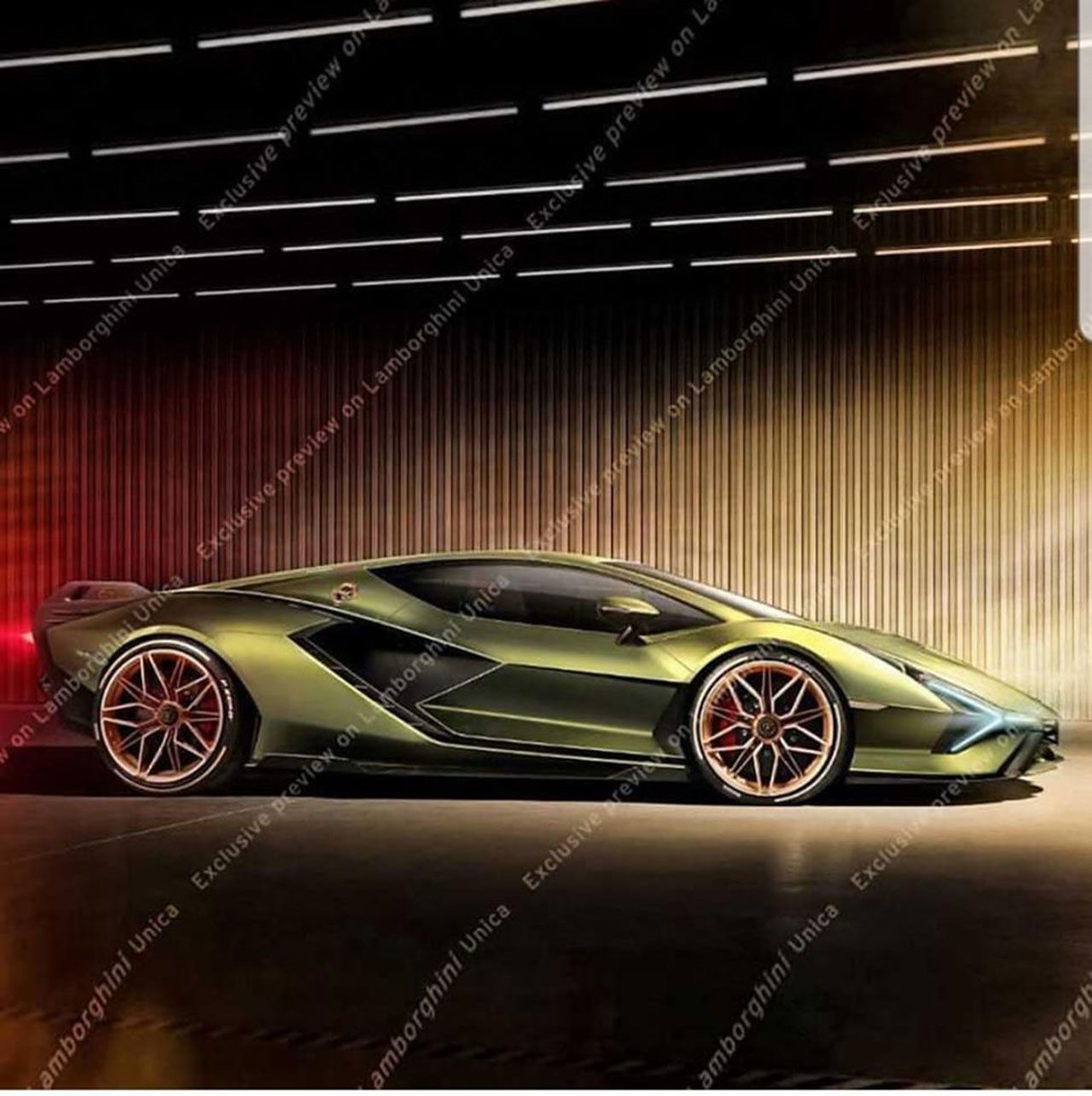 Lamborghini Sian läcker ut