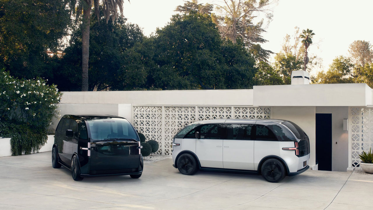 Startupen Canoo visar eldriven minibuss