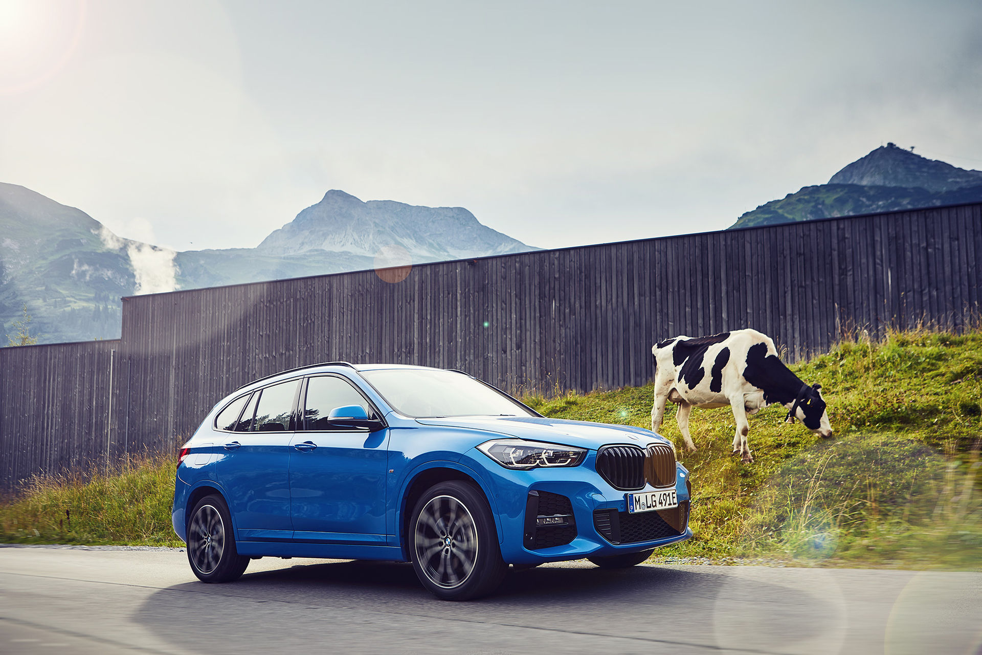 BMW presenterar X1 som laddhybrid