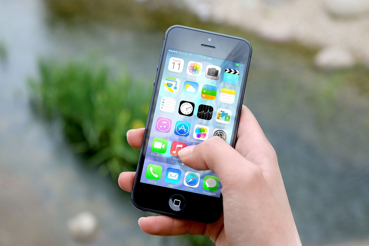 Ryss stämmer Apple för att ha gjort honom homosexuell