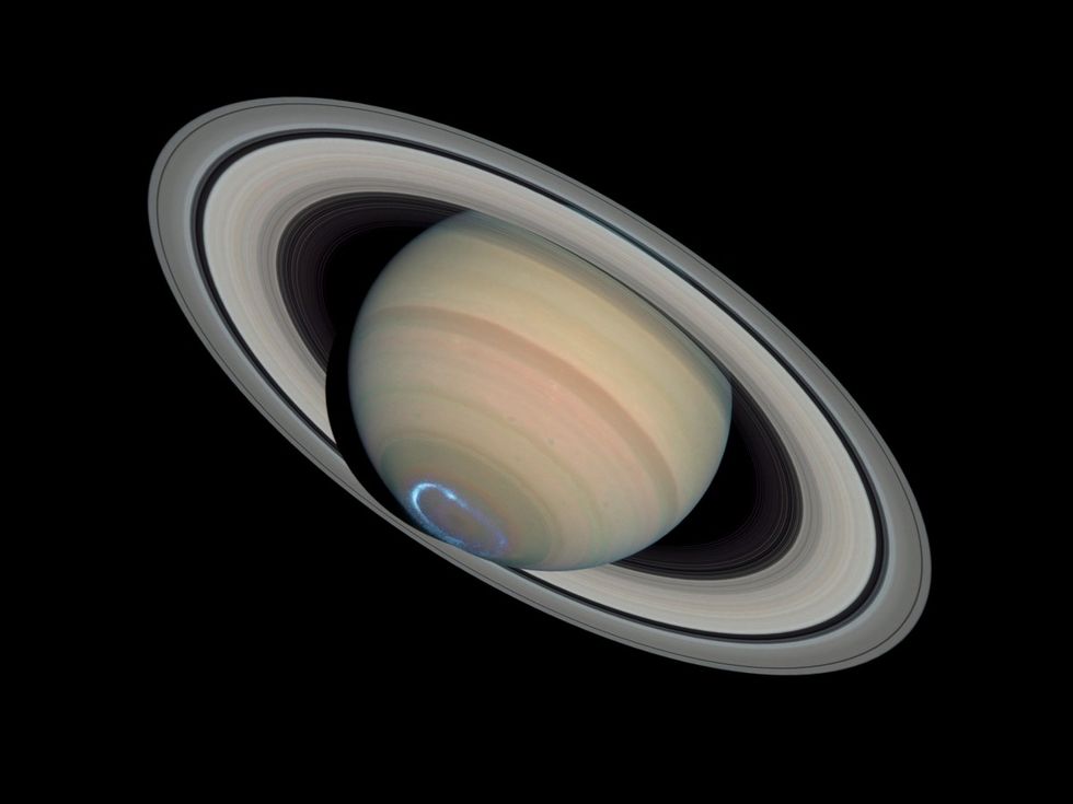 Astronomer har hittat 20 nya månar runt Saturnus