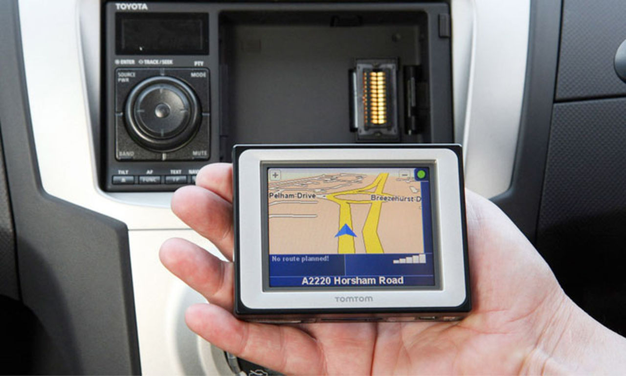 Toyota bygger in TomTom i Yaris
