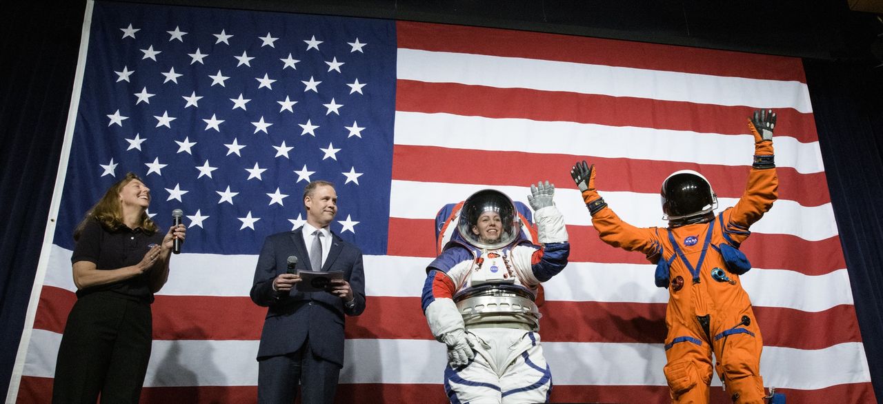 NASA presenterar sin nya rymddräkt
