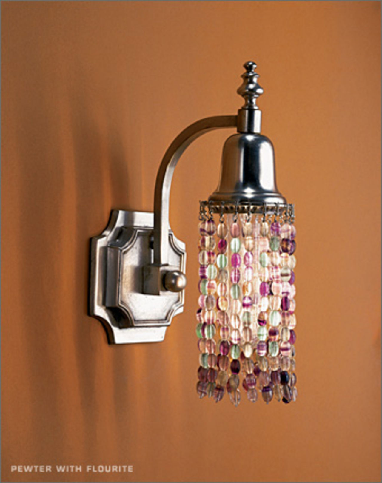 Glittriga lampor med vackra stenar