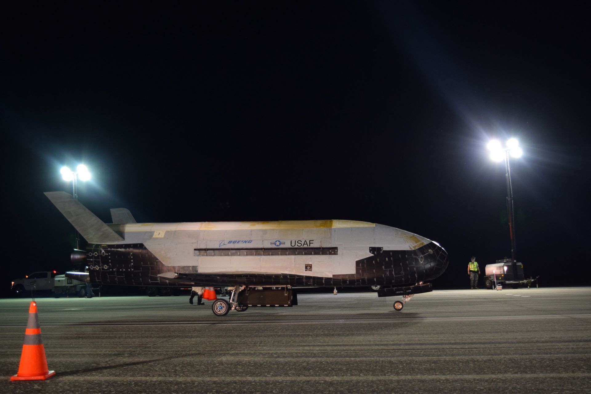 USA:s rymdflygplan X-37B åter på jorden
