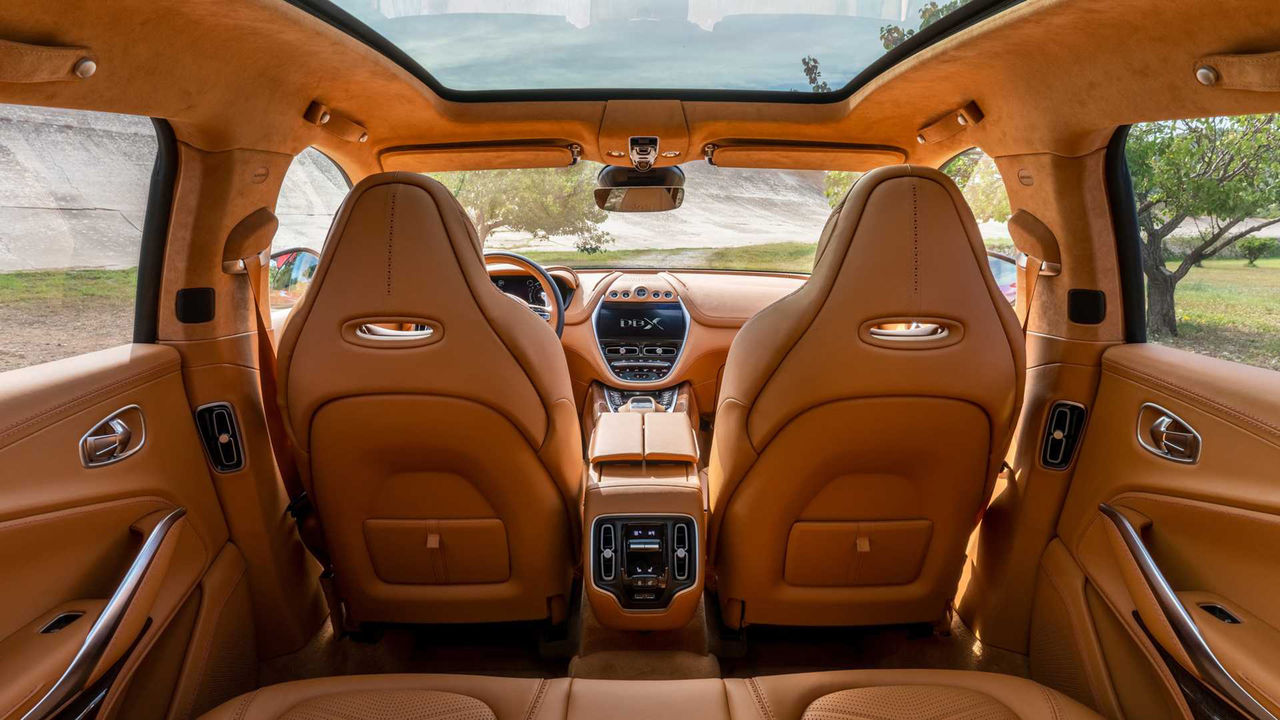Aston Martin visar mer av insidan på DBX