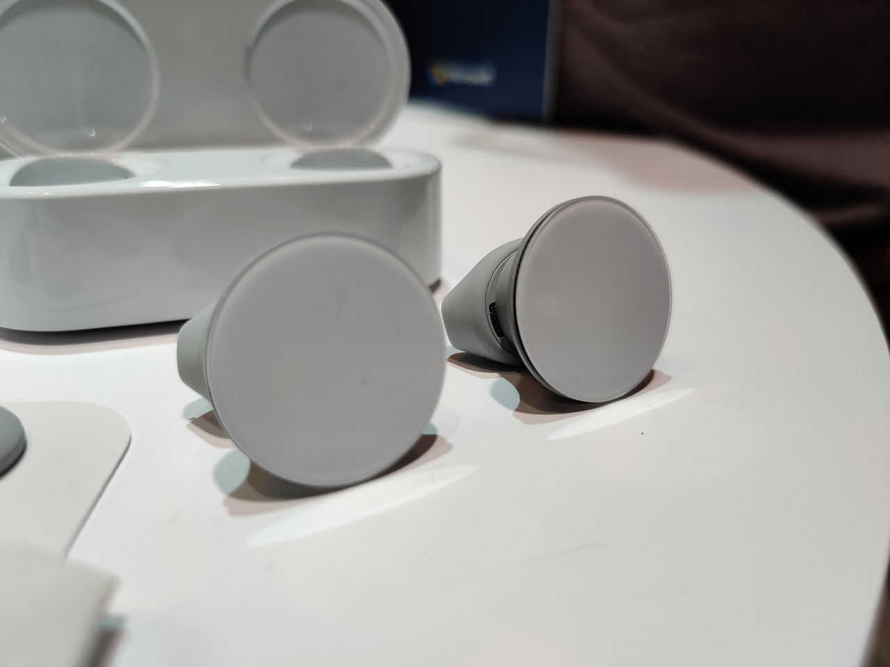 Microsoft skjuter upp releasen av Surface Earbuds