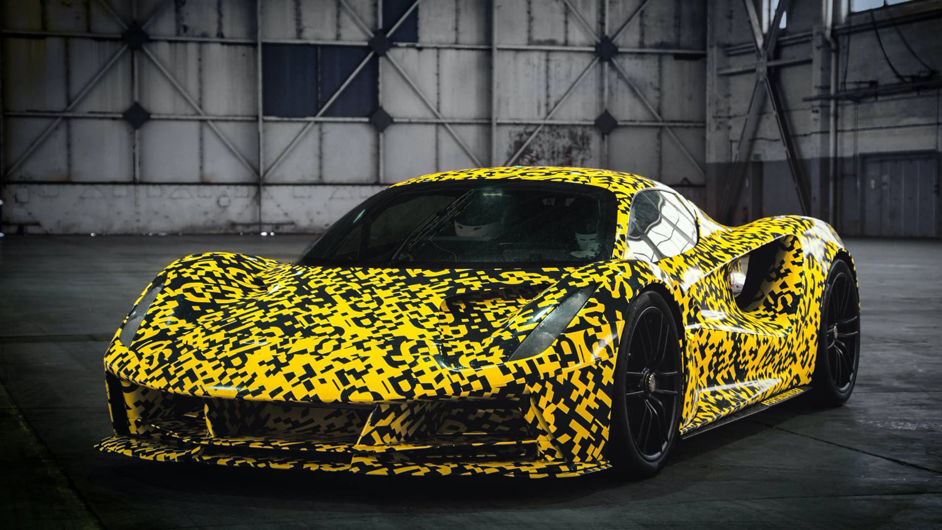 Lotus eldrivna superbil Evija är ute och rör på sig