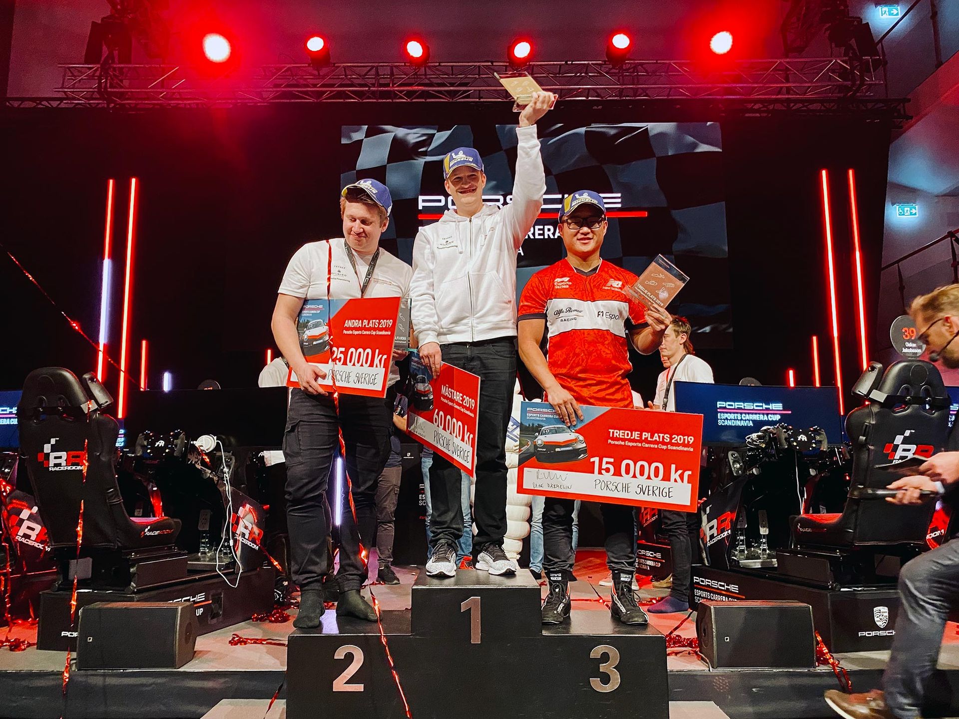 Det här är vinnaren i Porsche Esports Carrera Cup!