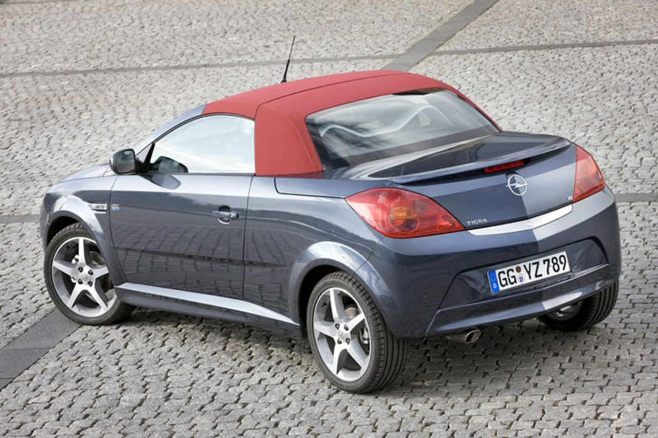 Opel Tigra får fusk-tygtopp