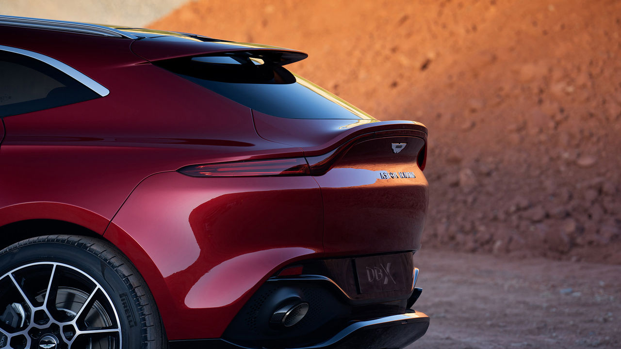 Prestanda-version av Aston Martin DBX på gång