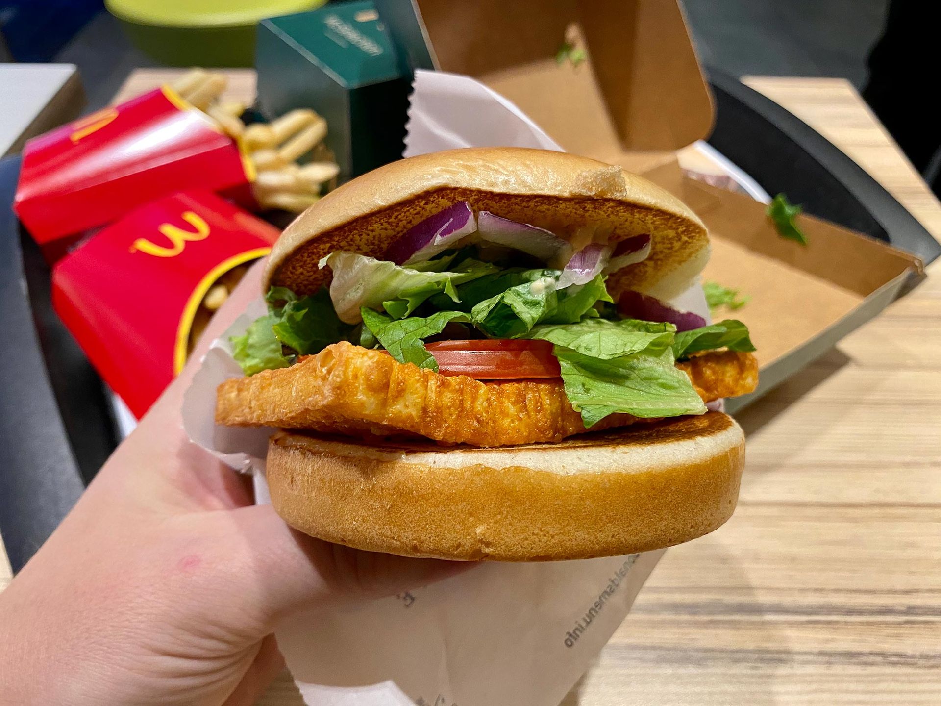 Nu är det premiär för McDonalds ostburgare