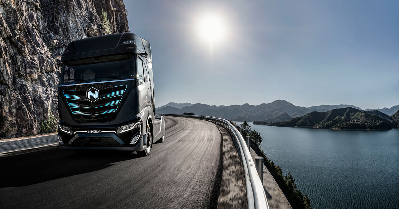 Nikola visar produktionsversionen av lastbilen Tre
